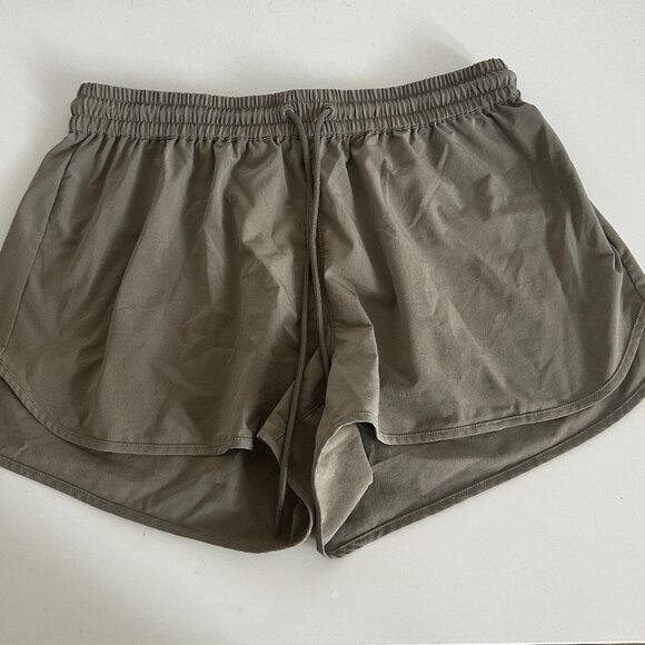 Aritzia TNA Ayali Running Short (Tan) - Picture 3 of 5